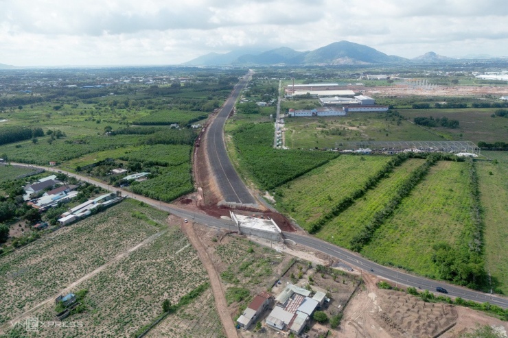 Cao tốc Biên Hòa - Vũng Tàu qua Bà Rịa - Vũng Tàu dần thành hình, thông xe kỹ thuật dự kiến vào tháng 4/2025