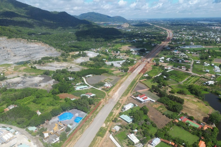 Cao tốc Biên Hòa - Vũng Tàu qua Bà Rịa - Vũng Tàu dần thành hình, thông xe kỹ thuật dự kiến vào tháng 4/2025