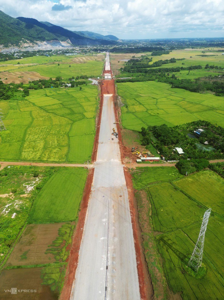 Cao tốc Biên Hòa - Vũng Tàu qua Bà Rịa - Vũng Tàu dần thành hình, thông xe kỹ thuật dự kiến vào tháng 4/2025