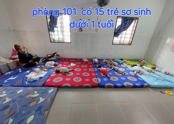 Tại phòng 101 của Mái ấm Hoa Hồng có 15 trẻ sơ sinh.