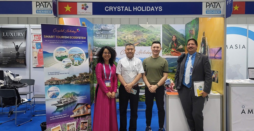 Gian hàng của Crystal Holidays tại PATA Travel Mart 2024 thu hút đông đảo khách hàng tham gia