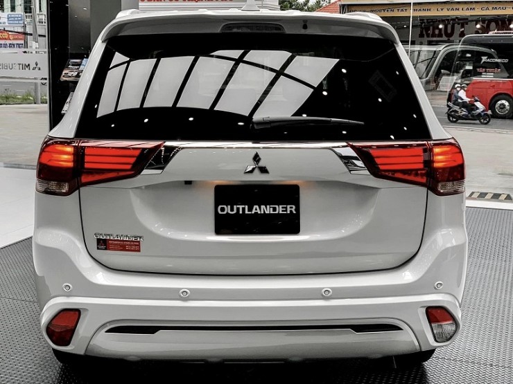 Mitsubishi Outlander cũ 6 năm tuổi vẫn được chào bán với giá "6xx" triệu đồng - 4