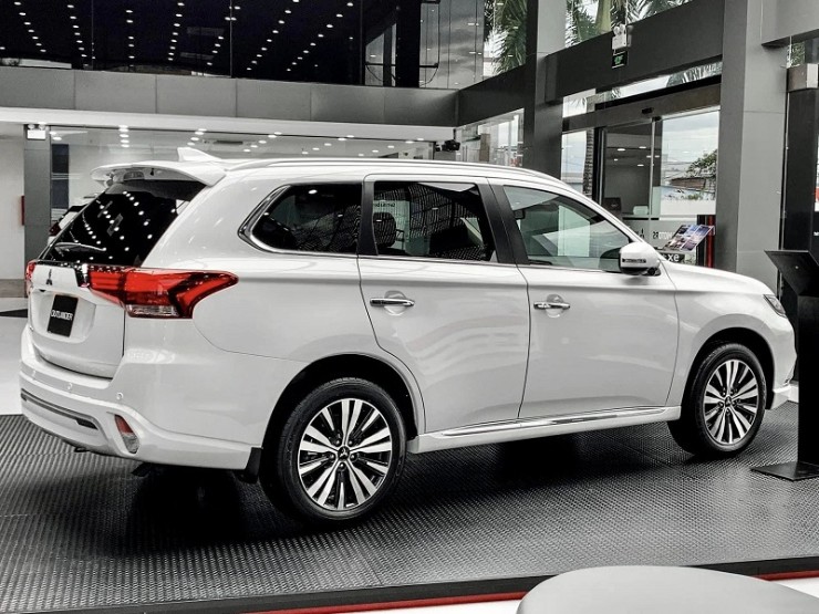 Mitsubishi Outlander cũ 6 năm tuổi vẫn được chào bán với giá "6xx" triệu đồng - 5