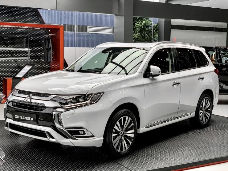 Mitsubishi Outlander cũ 6 năm tuổi vẫn được chào bán với giá "6xx" triệu đồng - 3