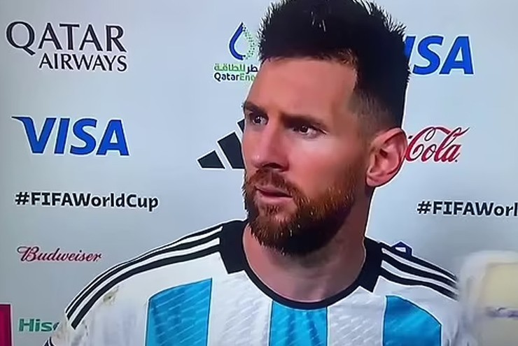 Hình ảnh Messi bực bội khi réo tên Weghorst
