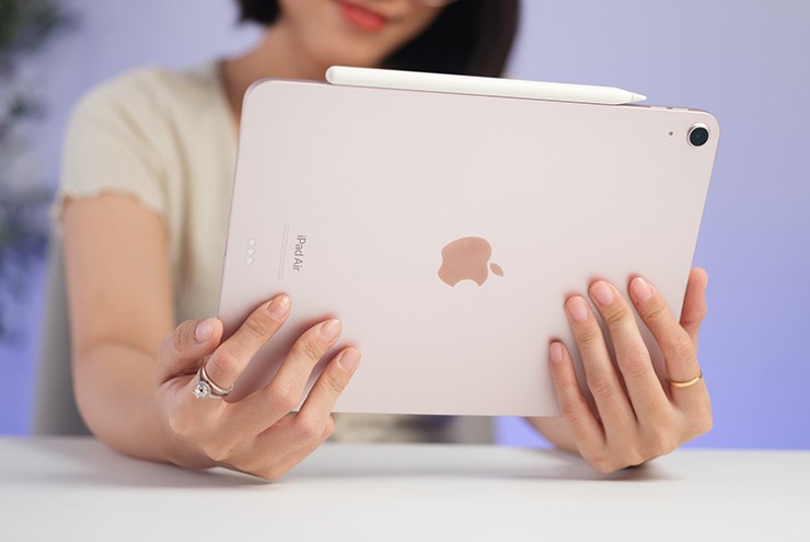 iPad Air M1 gần như giống hệt iPad Air M2.