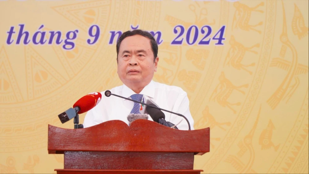 Chủ tịch Quốc hội Trần Thanh Mẫn phát biểu tại lễ Khai giảng năm học 2024 - 2025 Trường THPT Phạm Hùng, thị trấn Long Hồ, huyện Long Hồ, tỉnh Vĩnh Long