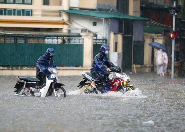 Hà Nội có thể đón mưa rất lớn, gió giật mạnh do siêu bão YAGI gây ra.