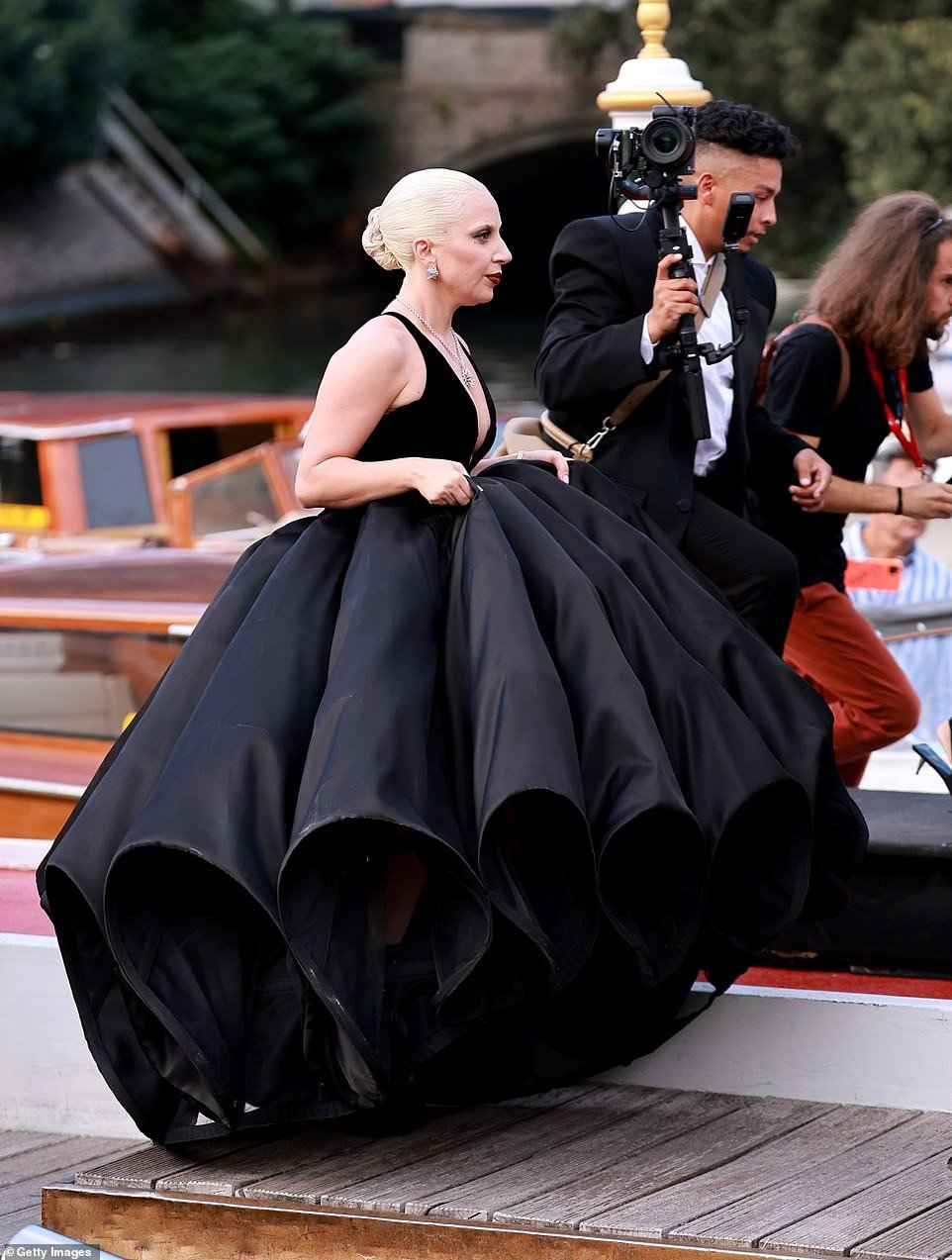 Lady Gaga diện đồ kỳ quái đến Venice - 3