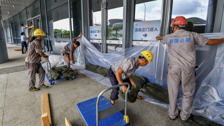 Công tác ứng phó siêu bão Yagi ở đảo Hải Nam, miền nam Trung Quốc. Ảnh: Luo Yunfei/China News Service.