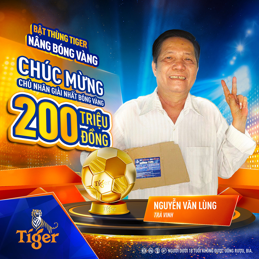 Anh Nguyễn Văn Lùng, vị khách hàng ở tỉnh Trà Vinh, nhận được quả bóng vàng Tiger trị giá 200 triệu đồng.