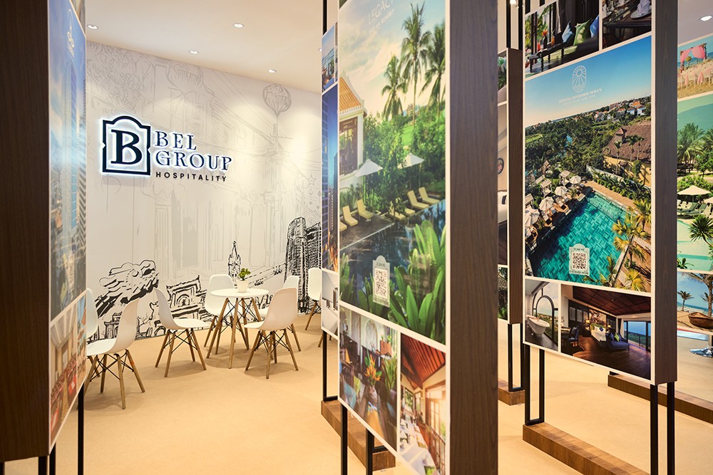 Hình ảnh các khu nghỉ dưỡng cao cấp được thể hiện độc đáo trên những “cánh cửa”