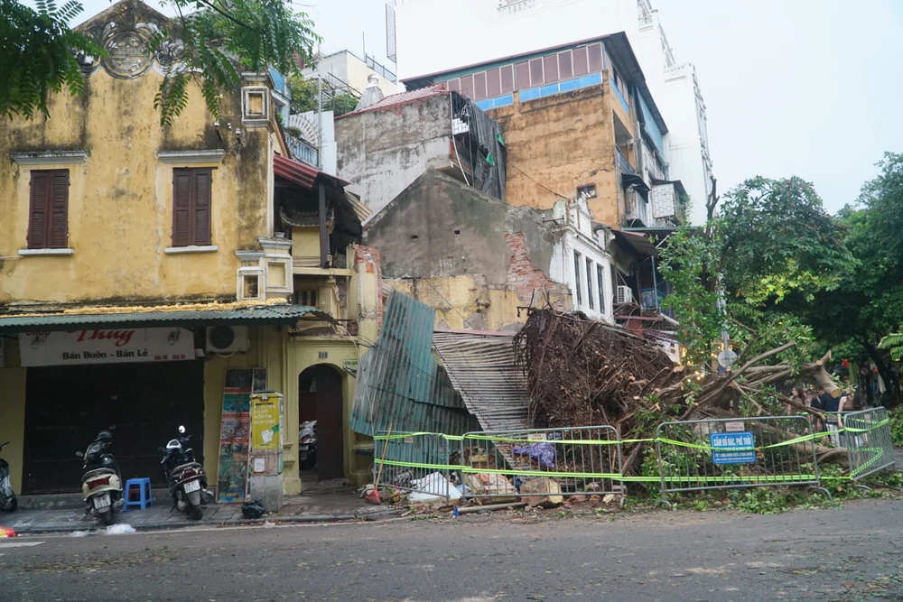 An toàn giao thông trong bão số 3: Công an Hà Nội khuyến cáo người dân cẩn trọng