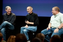 Kinh doanh - Sau khi Steve Jobs qua đời, Tim Cook luôn cố làm điều này