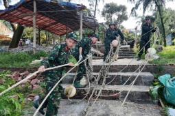 Tin tức trong ngày - Cấm biển, di dân khỏi vùng nguy hiểm từ Quảng Ninh đến Nghệ An