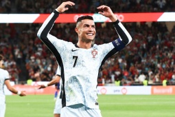 Bóng đá - Ronaldo gây tranh cãi: Ví EURO ngang World Cup, ngạo nghễ về kỷ lục 900 bàn