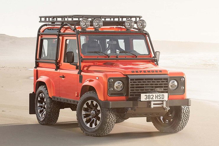 Hãng xe Anh Quốc phục chế chiếc Defender V8 huyền thoại - 3