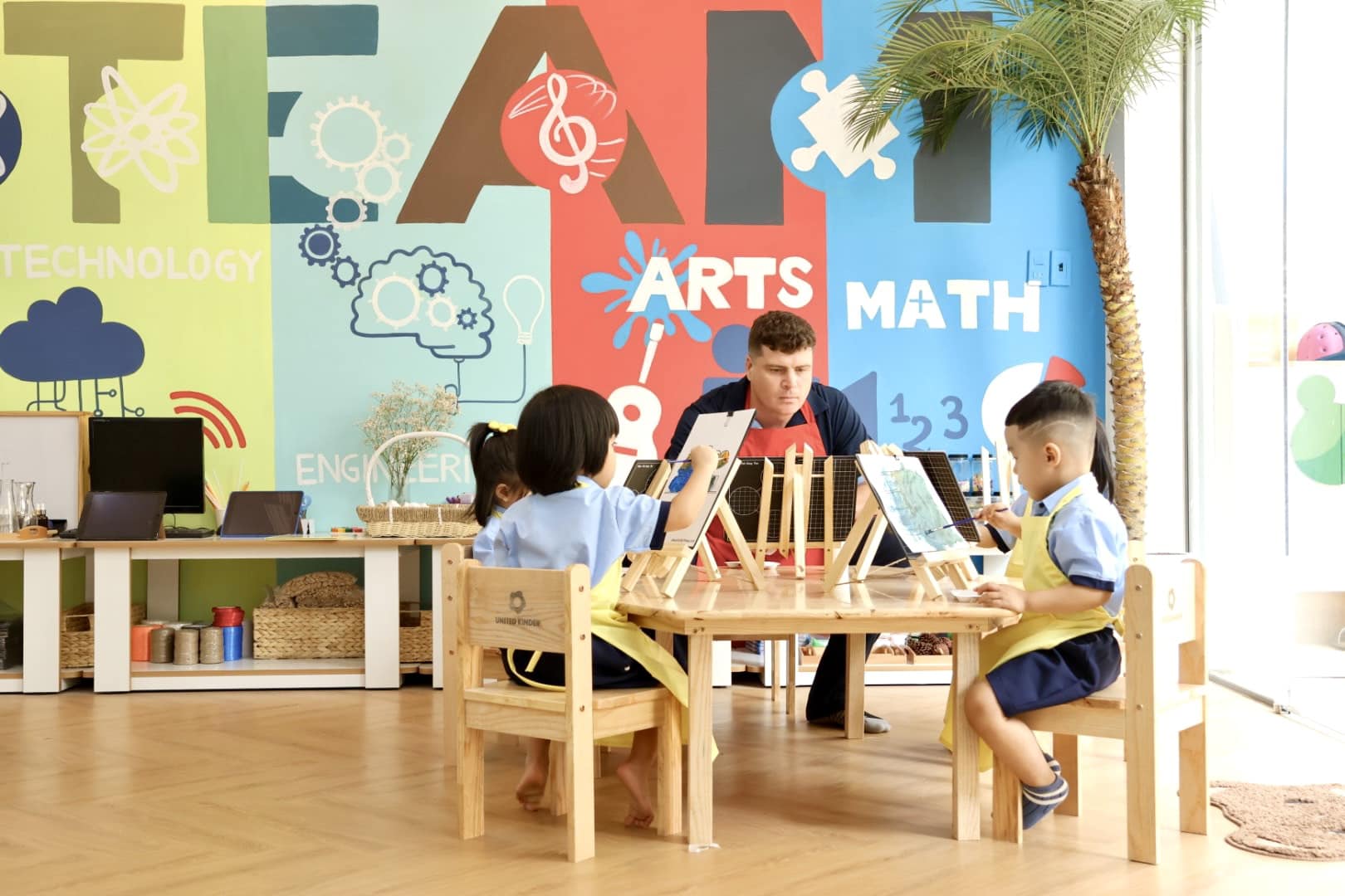 Khu vực STEAM hiện đại, với nhiều học cụ an toàn, cao cấp