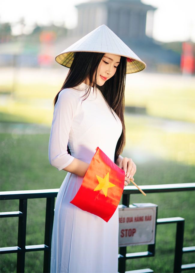 Ngắm nhan sắc ngọt ngào của nữ MC dự báo thời tiết - 2
