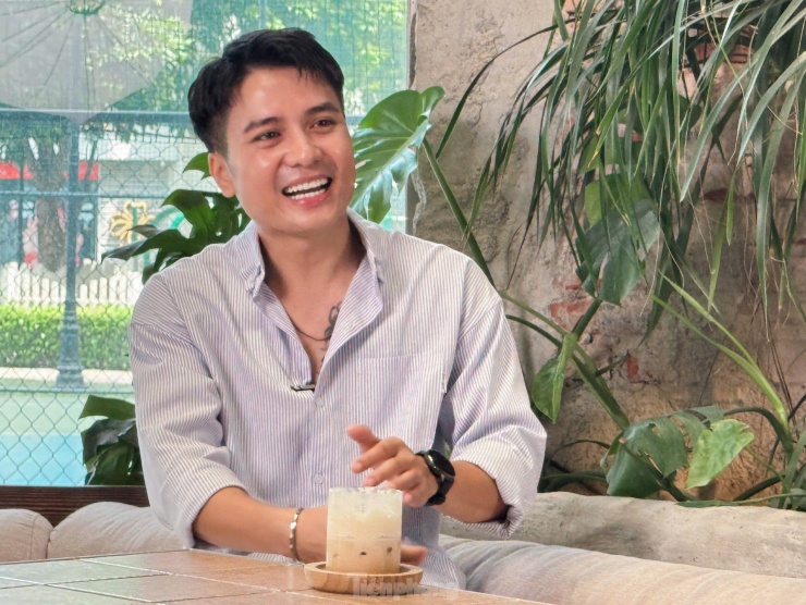 Nhìn lại sự nghiệp, anh nhắc đến hai vai diễn đáng nhớ là Tuấn "chôm chôm" trong Nhật ký Vàng Anh và Quyết đại ca trong series 5s online. Trong đó, vai diễn trong Nhật ký Vàng Anh đánh dấu lần đầu tiên Mạnh Quân thử sức làm diễn viên.