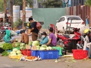 Thị trường - Tiêu dùng - Bát nháo việc kinh doanh “ăn theo” chợ đầu mối nông sản