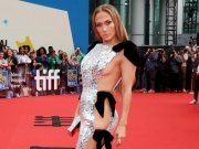 Thời trang - Jennifer Lopez mặc đầm xẻ bạo dự LHP Toronto