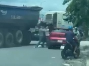 Tin tức trong ngày - Công an vào cuộc vụ tài xế xe đầu kéo chặn đánh người lái ô tô trên quốc lộ 51