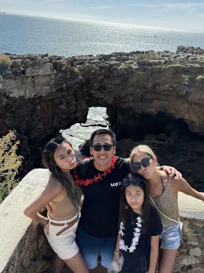 Trần Tuệ Linh đi chơi với các con. Ảnh: Weibo