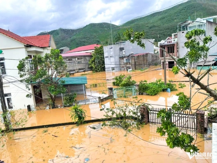 Bão số 3 tàn phá Bắc Giang, gây ngập lụt nghiêm trọng, mất liên lạc và cuốn trôi người