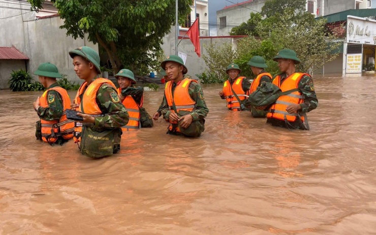 Bão số 3 tàn phá Bắc Giang, gây ngập lụt nghiêm trọng, mất liên lạc và cuốn trôi người