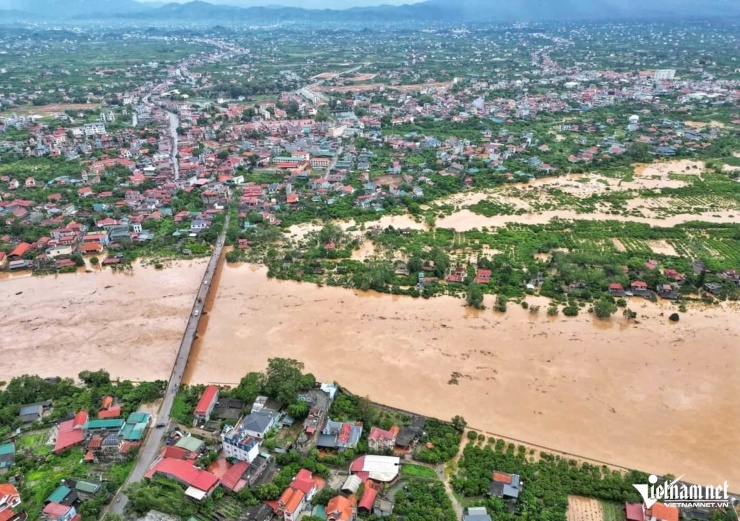 Bão số 3 tàn phá Bắc Giang, gây ngập lụt nghiêm trọng, mất liên lạc và cuốn trôi người