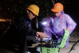 Di động, Internet "đứt gãy" sau bão Yagi: 2 nhà mạng điều 9.000 người khắc phục