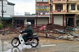 Ấm lòng những hình ảnh đẹp trong cơn bão số 3