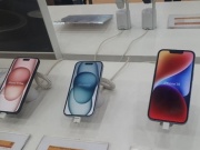 Thị trường - Tiêu dùng - Cận ngày ra mắt iPhone 16, hàng loạt mẫu iPhone đời cũ giảm giá cả chục triệu đồng