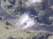 Thế giới - Ukraine công bố video tập kích hai cầu phao của Nga ở vùng Kursk bằng rocket HIMARS
