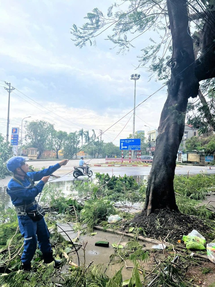 Di động, Internet "đứt gãy" sau bão Yagi: 2 nhà mạng điều 9.000 người khắc phục - 5