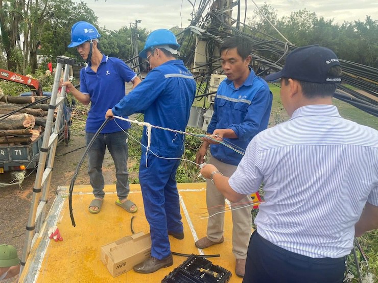 Di động, Internet "đứt gãy" sau bão Yagi: 2 nhà mạng điều 9.000 người khắc phục - 8