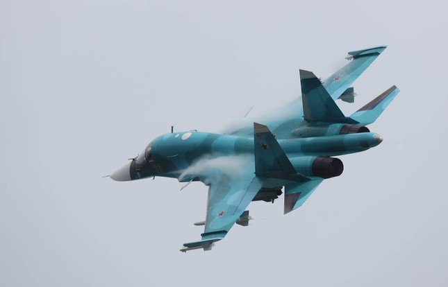 Cường kích - ném bom Su-34 của không quân Nga. Ảnh: RT