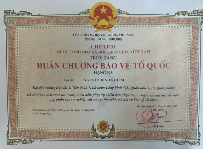 Chủ tịch nước truy tặng Huân chương Bảo vệ Tổ quốc cho Đại úy Nguyễn Đình Khiêm - 1