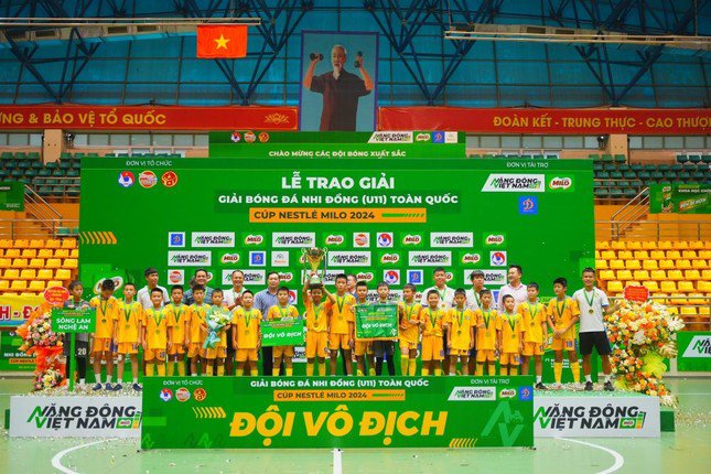 U11 SLNA giành chức vô địch U11 Toàn quốc 2024 vào ngày 7/8 vừa qua. Ảnh: VFF