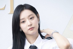 Làm đẹp - Kim Ji Won người nổi tiếng trong &quot;Nữ hoàng nước mắt'dùng serum gì chăm sóc mà da lúc nào cũng bóng đẹp?