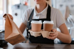 Kinh doanh - Tỷ phú Shark Tank chỉ trích người lao động ngu ngốc khi mua cà phê hằng ngày, cộng đồng phản ứng ra sao?