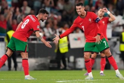 Bóng đá - HLV Bồ Đào Nha nói lý do Ronaldo dự bị, CR7 phấn khích viết gì trên trang cá nhân?