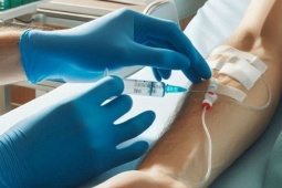 Sức khỏe đời sống - Nữ y tá rơi nước mắt khi nghe lời nói cuối cùng của người đàn ông trẻ trước khi mất
