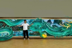 Bạn trẻ - Cuộc sống - Nhóm bạn ở TPHCM vẽ tranh rồng phát sáng dài 14m, giá không dưới 100 triệu đồng