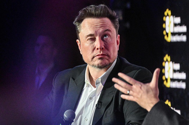 Elon Musk cảnh báo về khoản nợ quốc gia khổng lồ của Mỹ