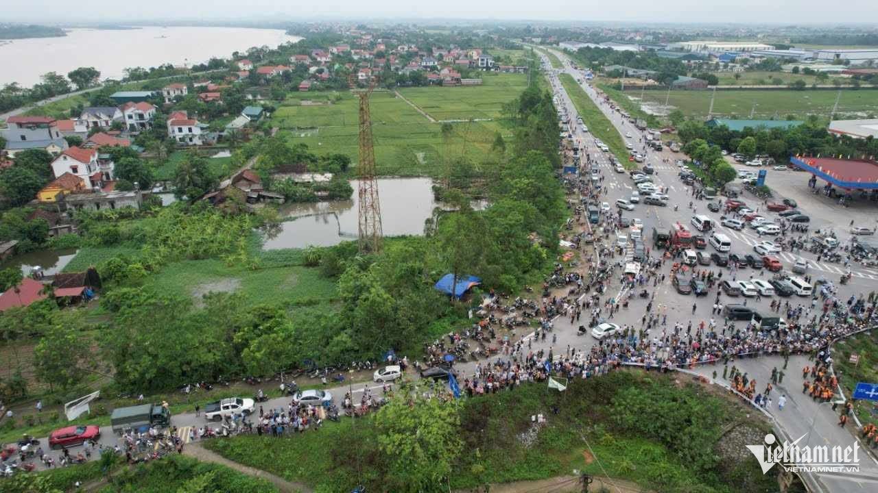 Thảm họa sập cầu Phong Châu: Đơn vị chức năng khẩn trương cứu nạn cứu hộ, phân luồng giao thông đảm bảo an toàn