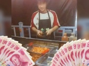 Bạn trẻ - Cuộc sống - Nam sinh 10 ngày kiếm được 35 triệu “nhờ” mẹ bắt đi bán đồ ăn vặt