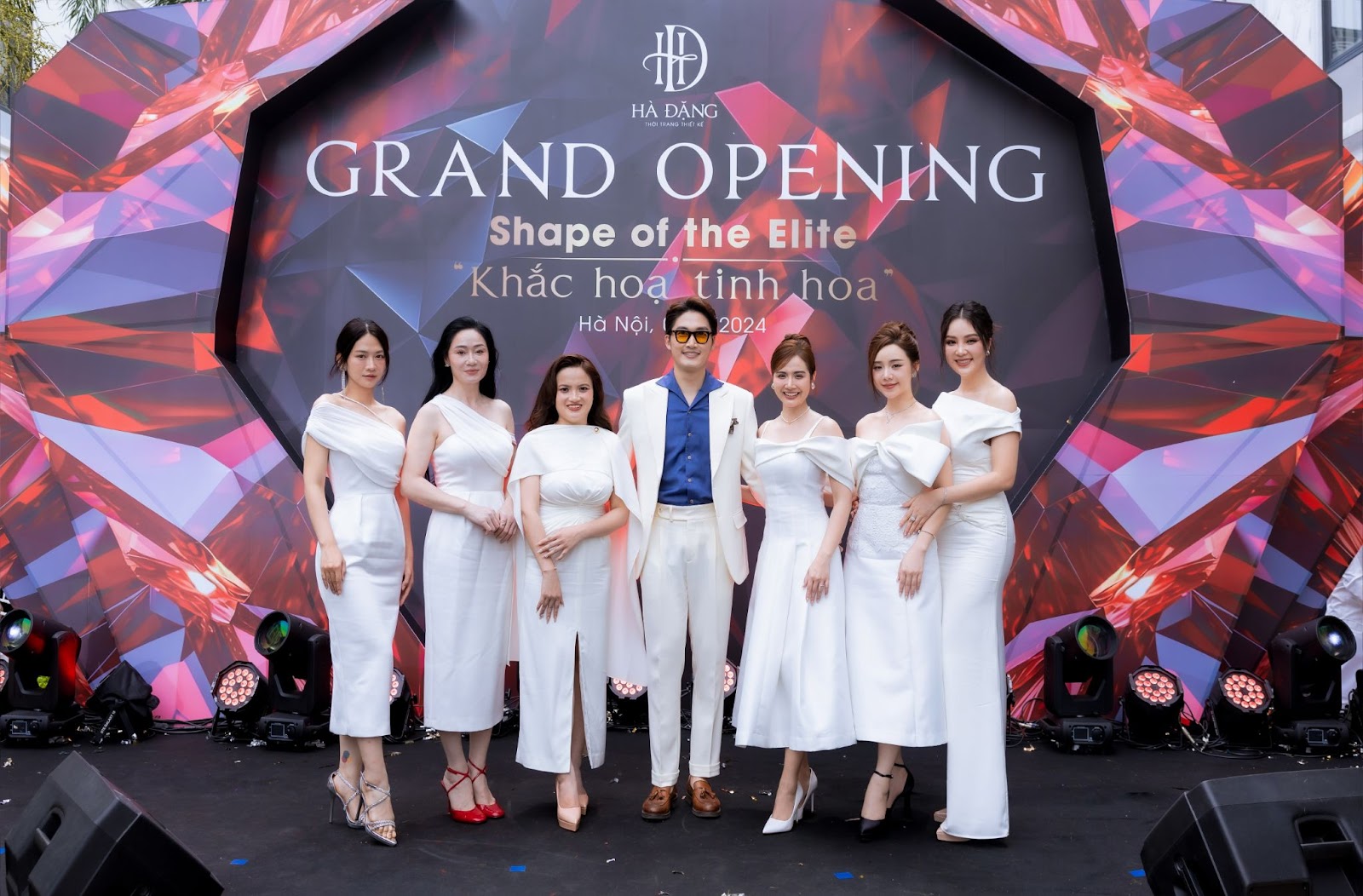 Dàn Celeb nổi tiếng mang trên mình những thiết kế nổi bật trong BST Red Diamond góp mặt tại sự kiện ra mắt thương hiệu thời trang cao cấp Hà Đặng