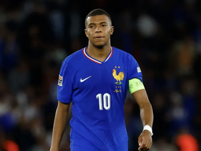 Mbappe bị huyền thoại bóng đá Pháp chỉ trích vì hành vi đáng xấu hổ